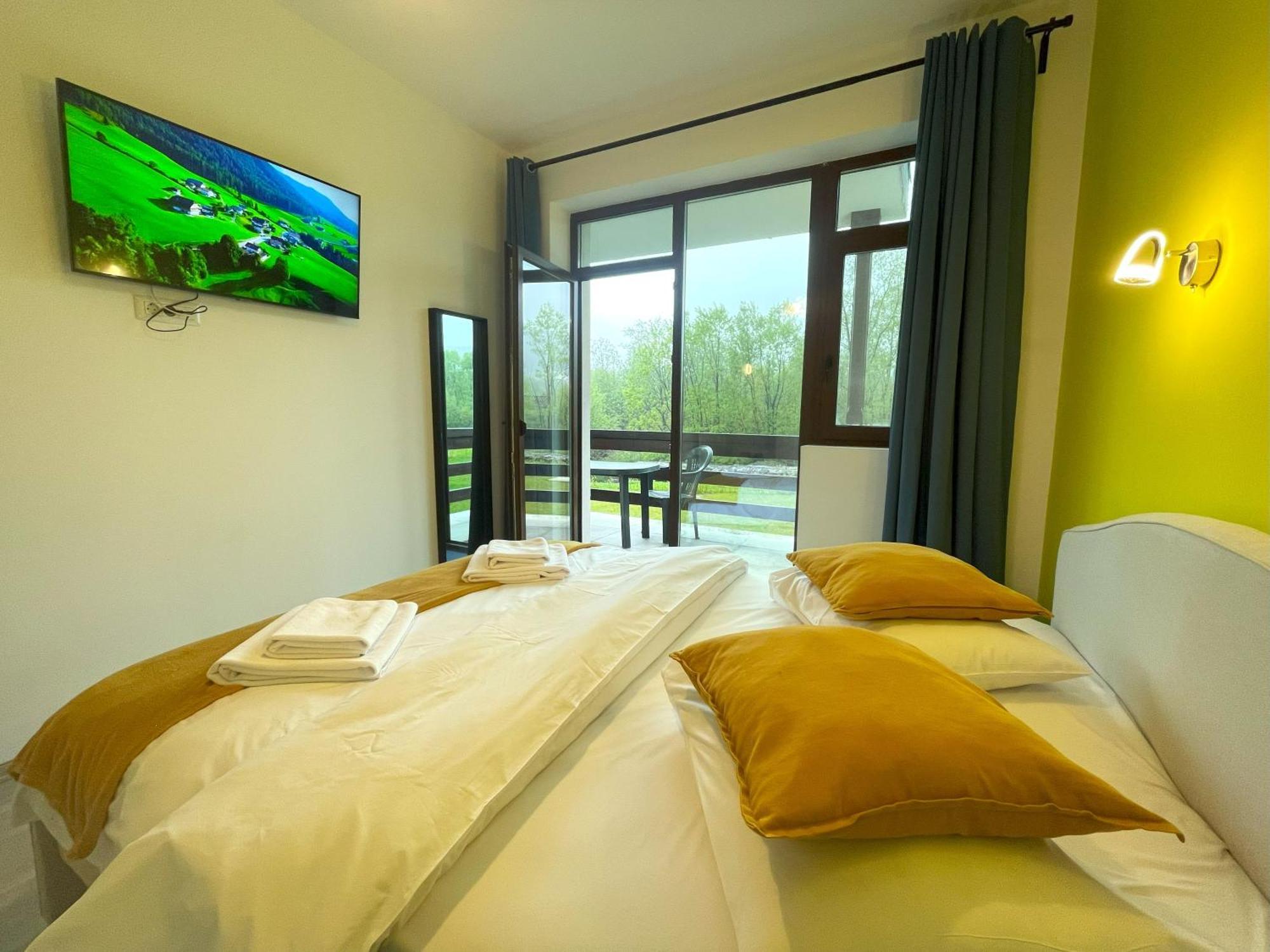 Cozy Riverfront Apartments With Garden And Mountain View Buşteni Eksteriør billede