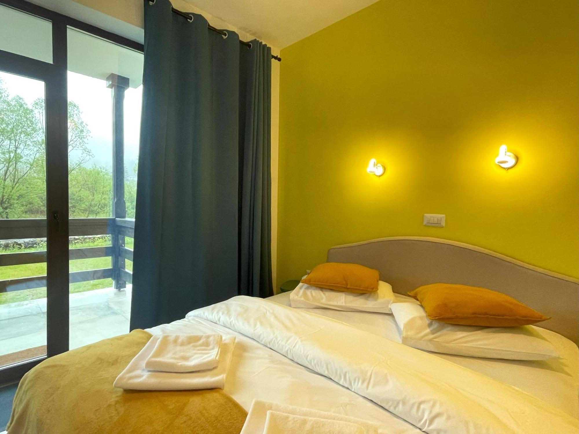 Cozy Riverfront Apartments With Garden And Mountain View Buşteni Eksteriør billede